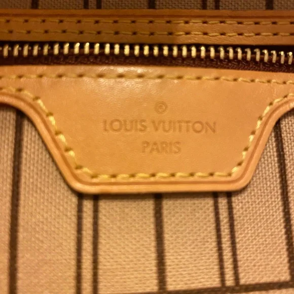 Louis Vuitton Monogram Neverfull MM - Picture 11 of 16